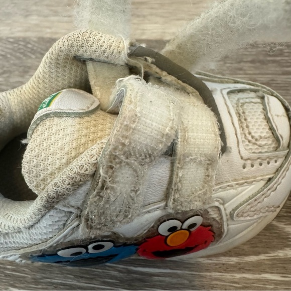 Vintage Y2K Elmo Cookie Monster Sesame Street Shoes Size 2W - Picture 7 of 12